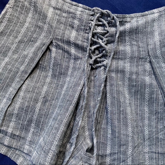 Grey, high-waisted shorts ๐ค - Picture 2 of 3